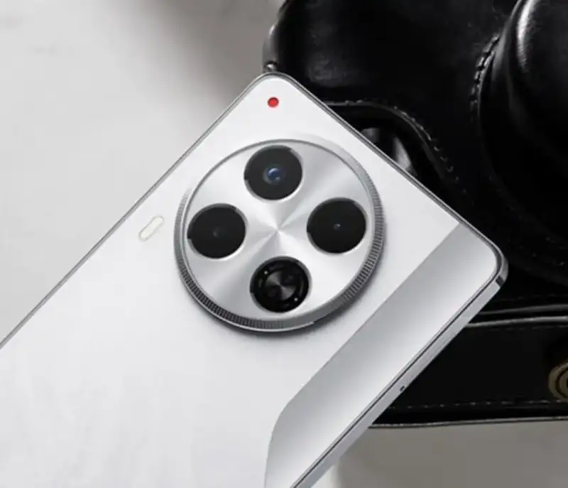 سلسلة Tecno Camon 40