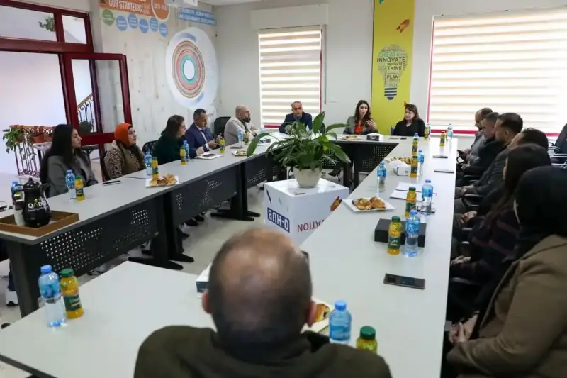 اجتماع وزيرة العمل الفلسطينية ومؤسسة قادر