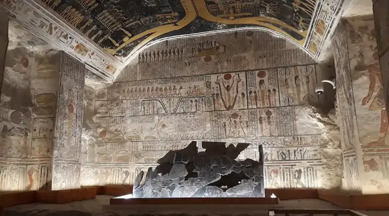مقابر أثرية في الأقصر