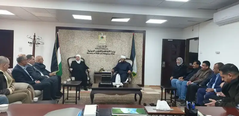 وزير الأوقاف يستقبل محافظ رام الله والبيرة