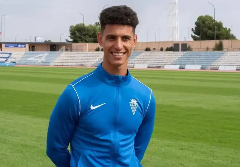 اللاعب  إلياس شوارف