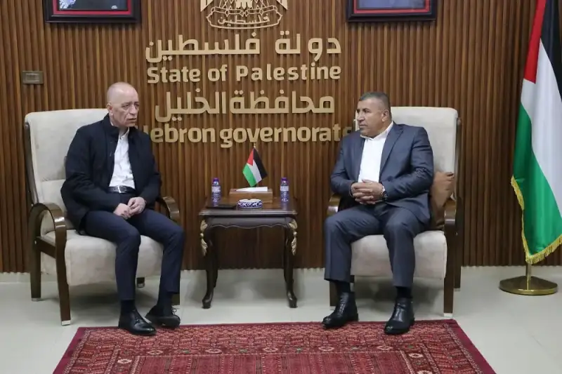 محافظ الخليل ورئيس سلطة الأراضي الفلسطينية