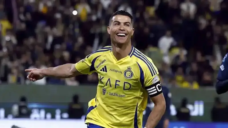 تفاصيل تجديد عقد كريستيانو رونالدو