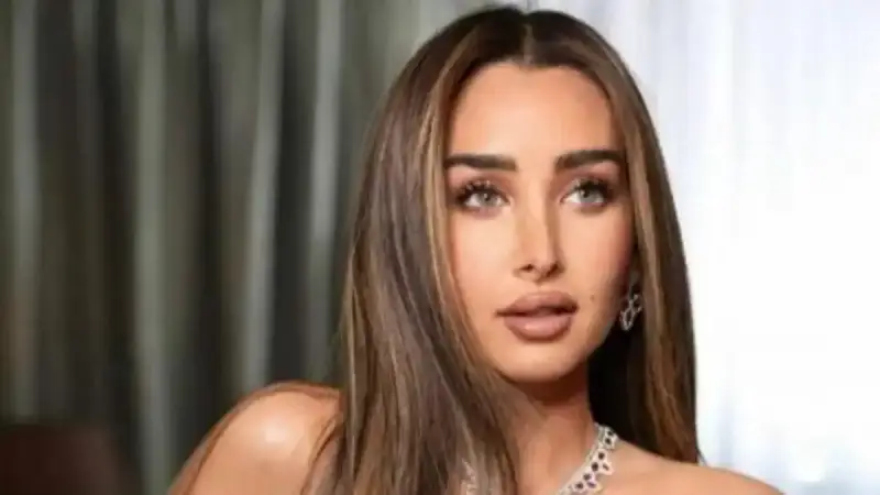 هنا الزاهد
