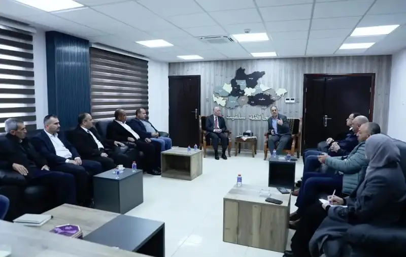 محافظ سلفيت ورئيس سلطة الأراضي