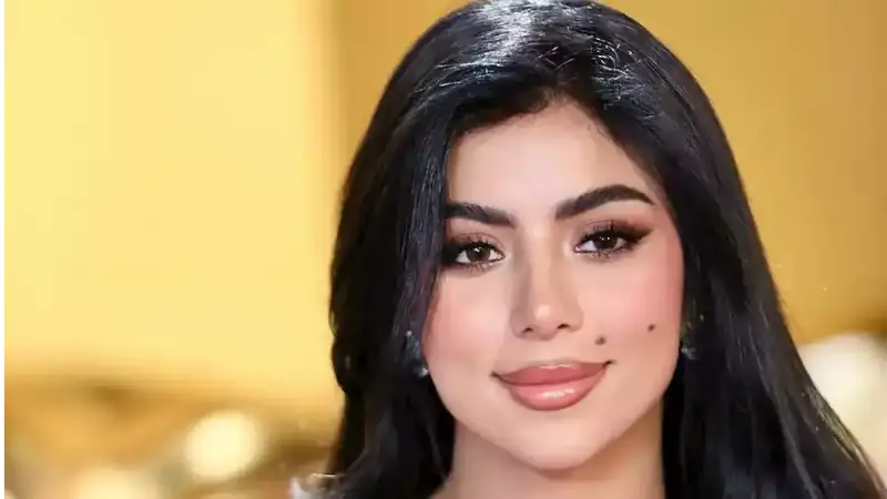 كارولين عزمي