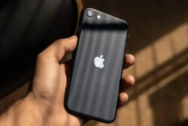 هاتف آيفون SE 4