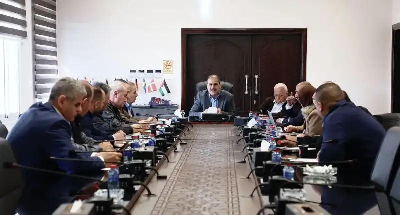 اجتماع محافظ سلفيت مع أعضاء صندوق التكافل