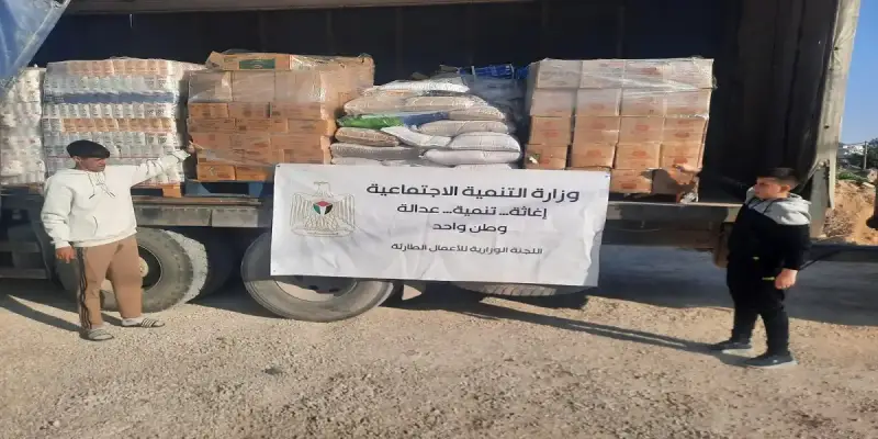 توزيع مساعدات على النازحين في جنين وطولكرم