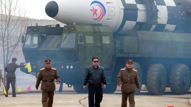 الزعيم الكوري الشمالي كيم جونج