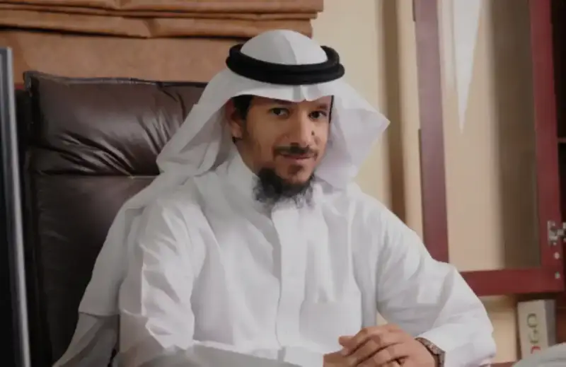 ولي عهد دبي يكرم منصور المنصور بجائزة أفضل معلم في العالم 2025