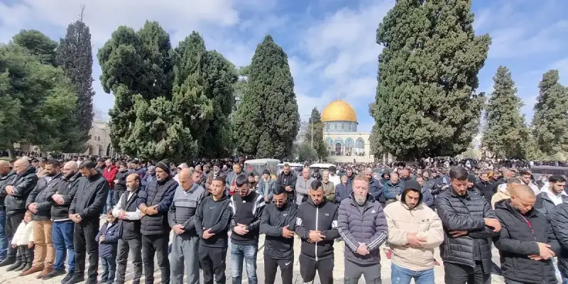 صلاة الجمعة في المسجد الأقصى