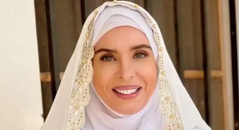 رد فعل السوشيال على عمرة الفنانة دينا