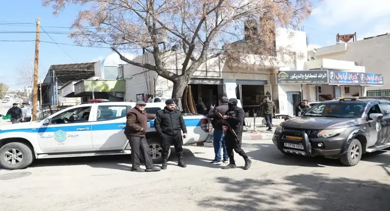 إزالة التعديات في المنطقة الصناعية في بلدية البيرة