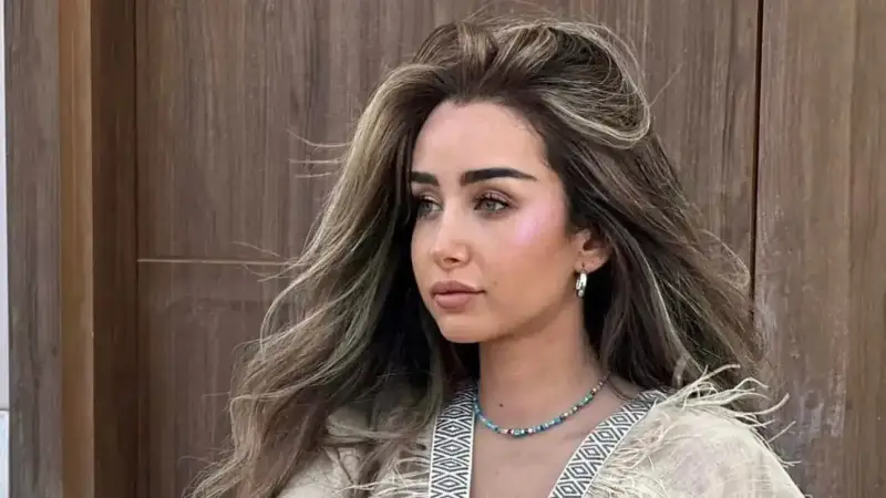 هنا الزاهد