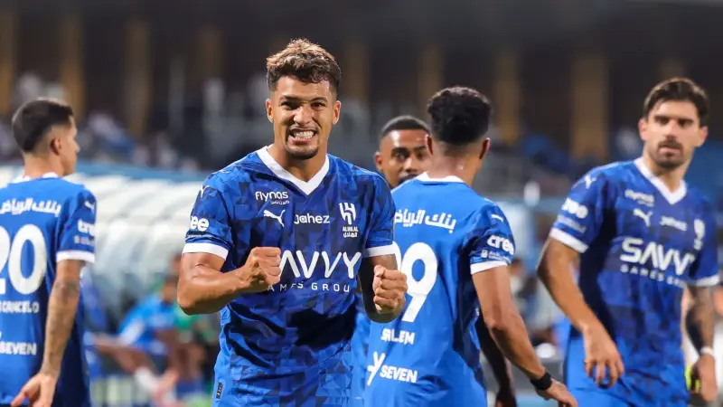 الهلال والخلود