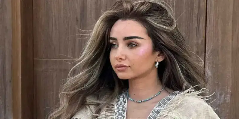 هنا الزاهد