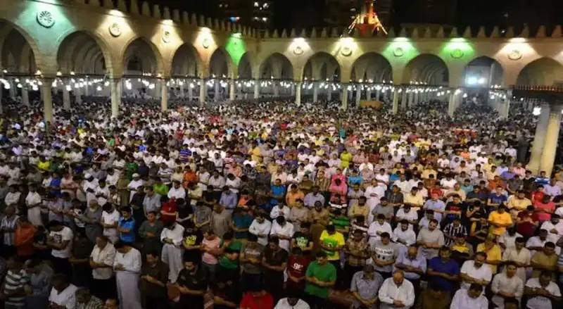 موعد صلاة العشاء و التراويح اليوم في مصر