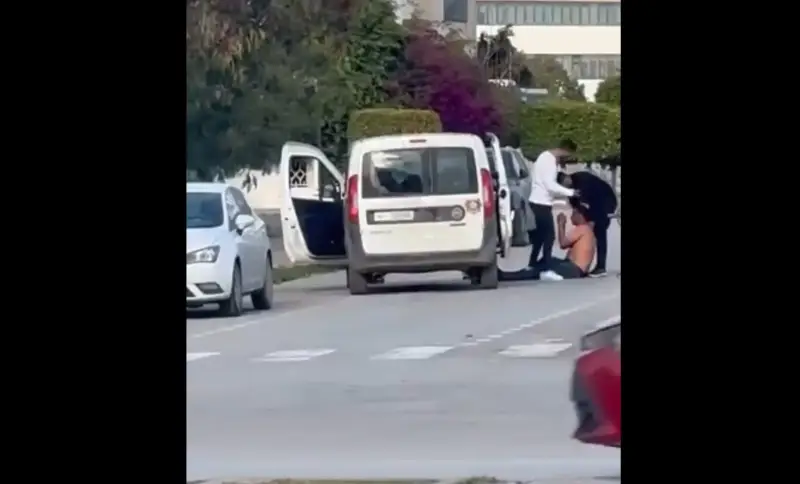 جانب من الاعتداء على المواطن التونسي