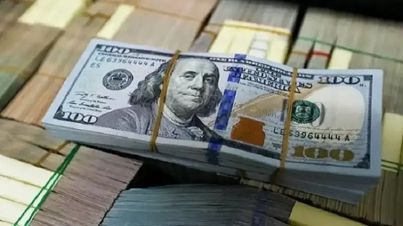 سعر صرف 100 دولار مقابل الدينار العراقي اليوم