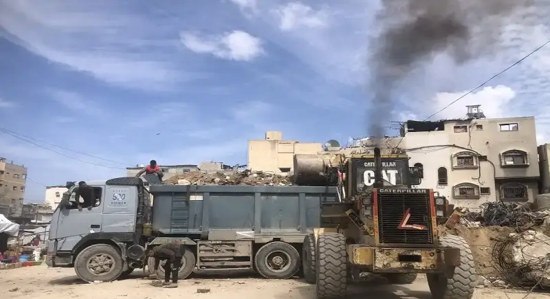 ترحيل الركام من أمام قلعة برقوق