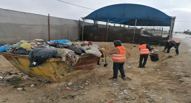 ترحيل النفايات في خان يونس