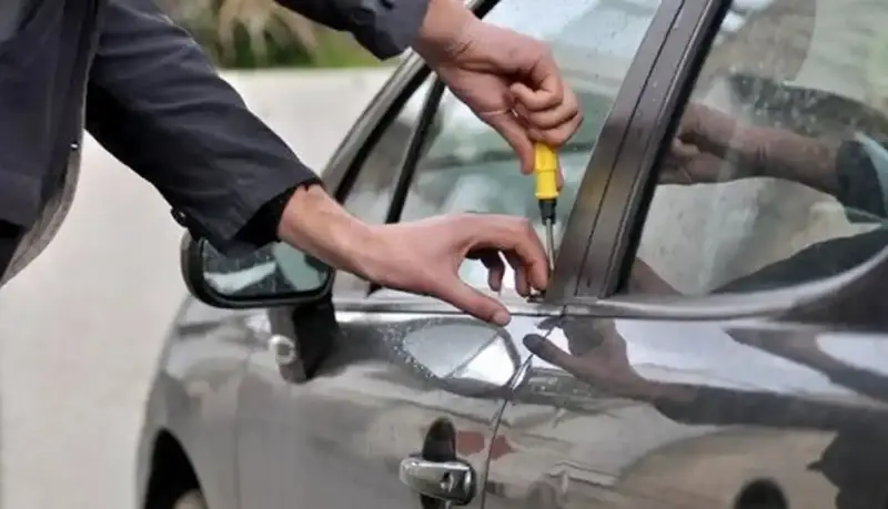 سرقة سيارة