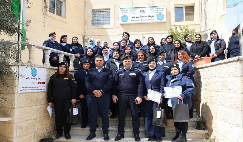 الشرطة الفلسطينية تكرم الكادر النسائي