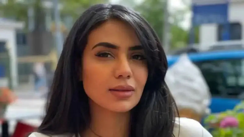 لبنى عبدالعزيز