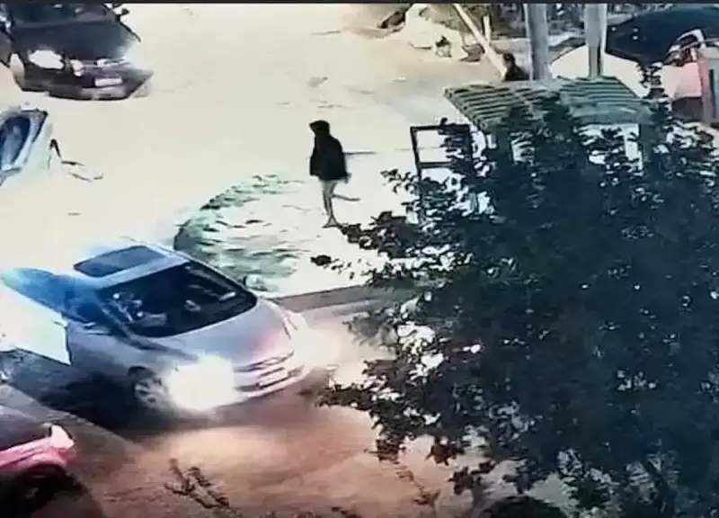 حادث دهس جرين بلازا بسموحة.. فتاة تصدم أبا ونجله وسحلهما  10 أمتار