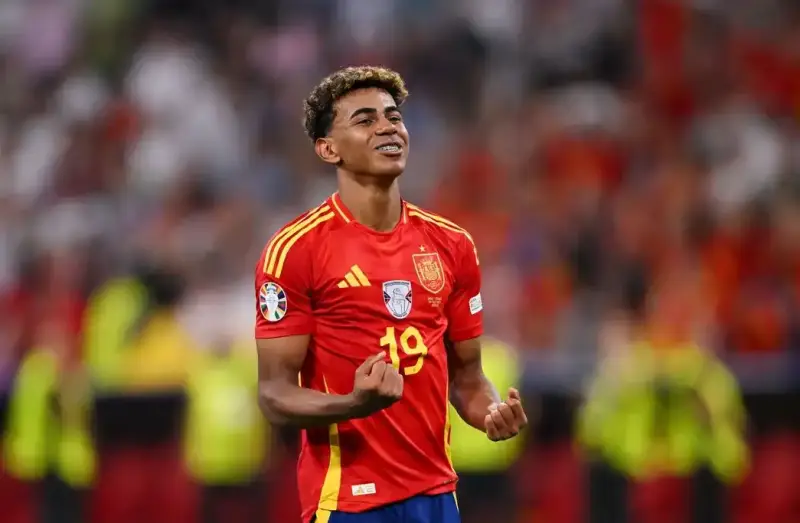 لامين يامال مع منتخب إسبانيا