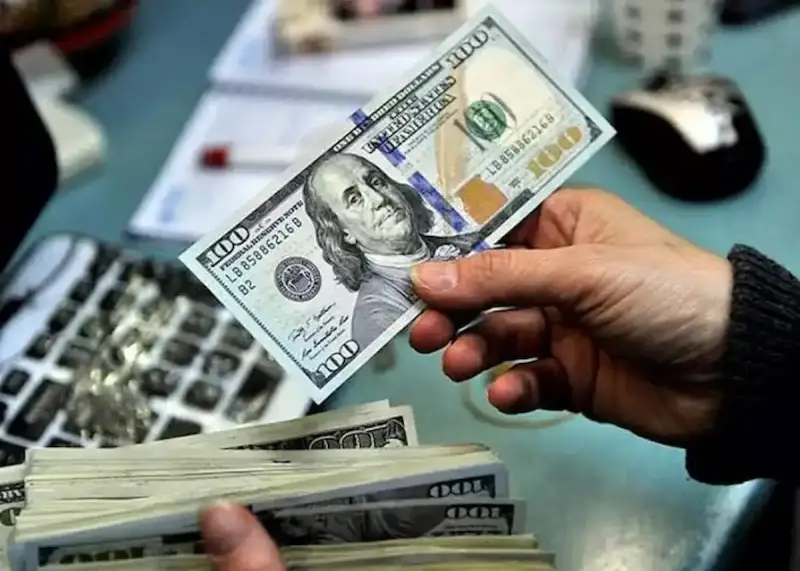 تخفيض الفائدة على شهادات الدولار