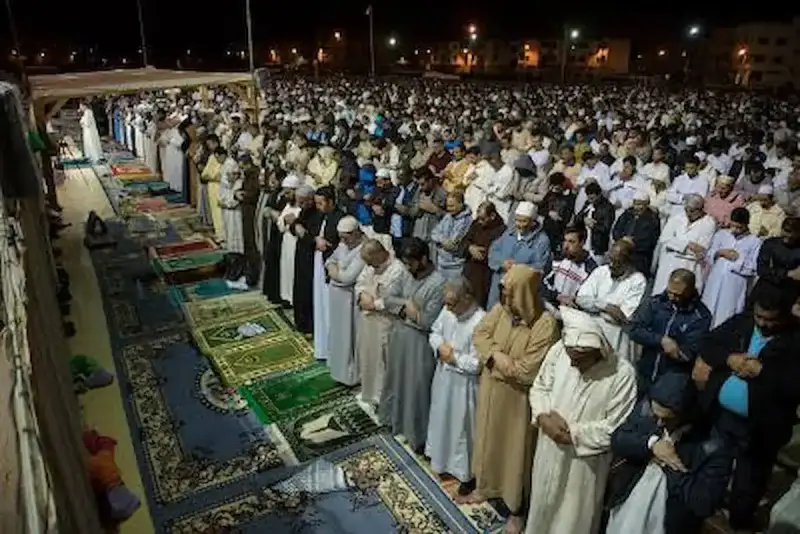 حكم ترك العمل لصلاة التراويح في رمضان