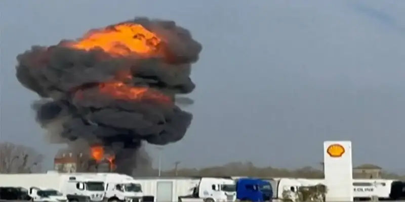 صورة من حادث الطائرتين في سان ديزييه (أ.ف.ب)