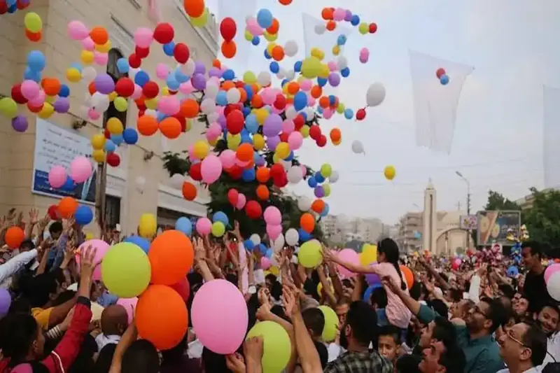 متى وقفة العيد 2025