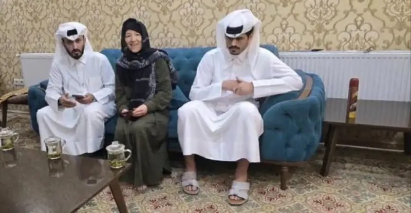 فاي هول المواطنة الأمريكية