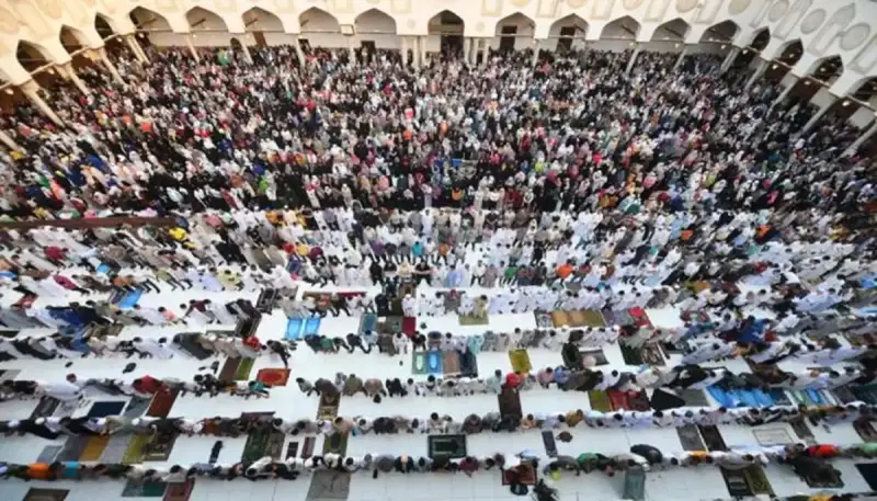 موعد صلاة عيد الفطر في البلاد العربية
