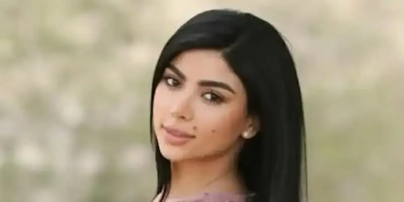 كارولين عزمي