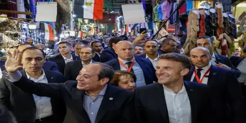الرئيس السيسي يصطحب ماكرون في جولة سياحية