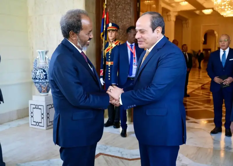 الرئيس المصري مع نظيره الصومالي