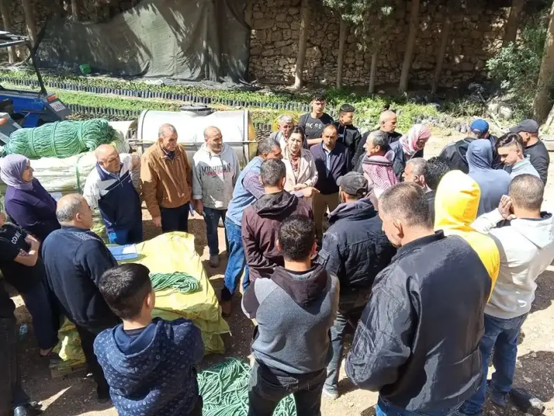 توزيع شوادر بلاستيكية على مزارعي الخليل