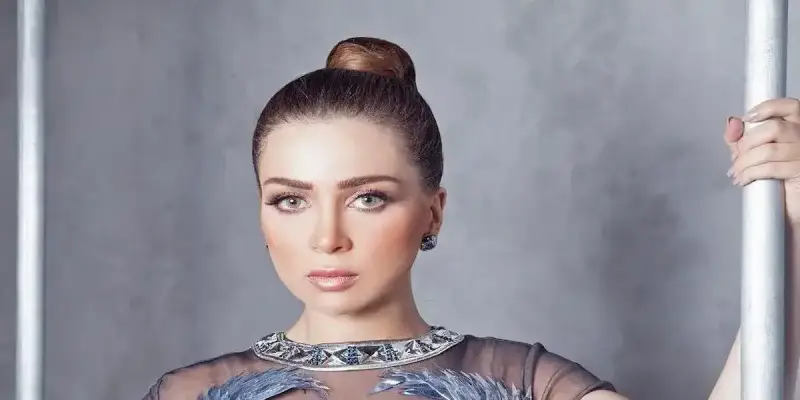 الفنانة المصرية مي عز الدين