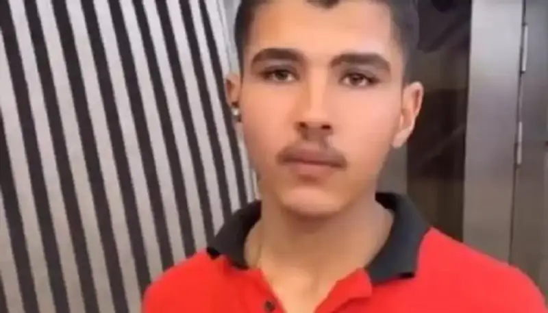 عامل مخبوزات أكتوبر في مصر