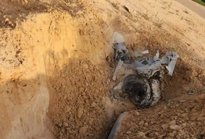 آثار قنبلة إسرائيلية