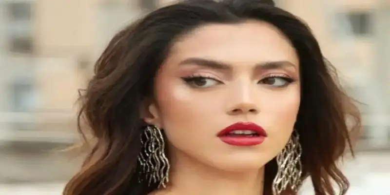 الفنانة اللبنانية ستيفاني عطالله