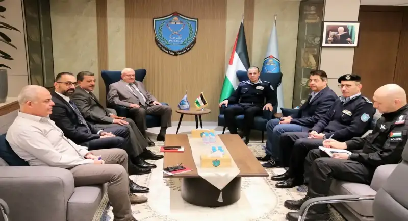 لقاء مدير الشرطة الفلسطينية بوزير الحكم المحلي