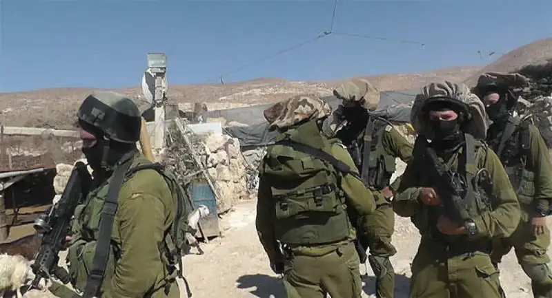 القوات الإسرائيلية تستولي على أراضي الفلسطينيين