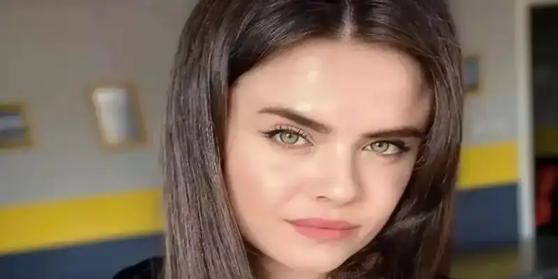 الممثلة التركية سيفيل أكداغ