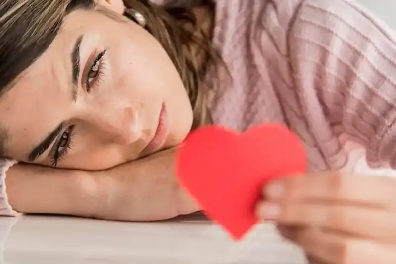 كيف تتجاوز أزمة الحب من طرف واحد؟