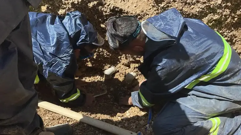 غلق وصلات التعدي على المياه بالخليل